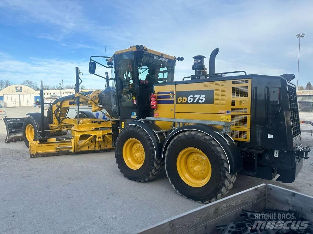 Komatsu GD675-7E0 Równiarki