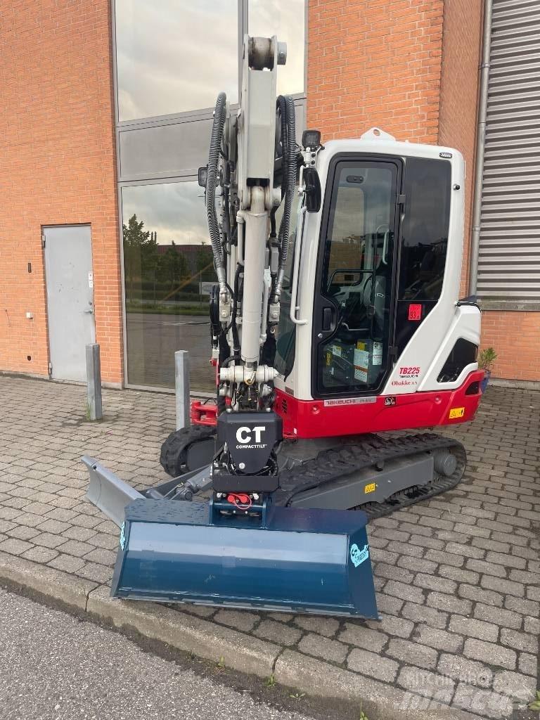 Takeuchi TB 225 Minikoparki