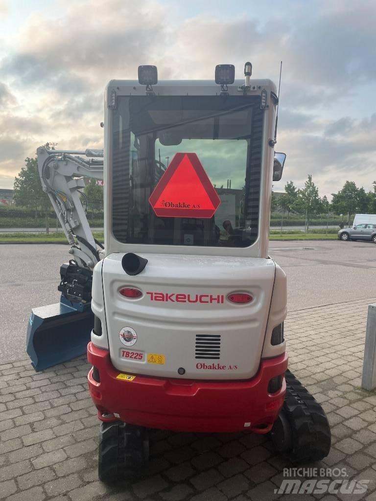 Takeuchi TB 225 Minikoparki