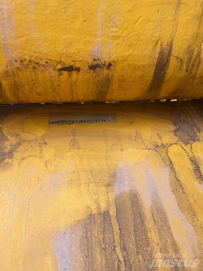 Komatsu PC210-10MO Koparki gąsienicowe