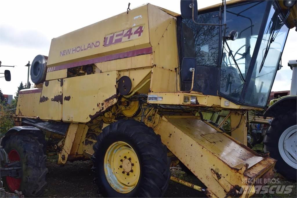 New Holland TF 44 Kombajny zbożowe