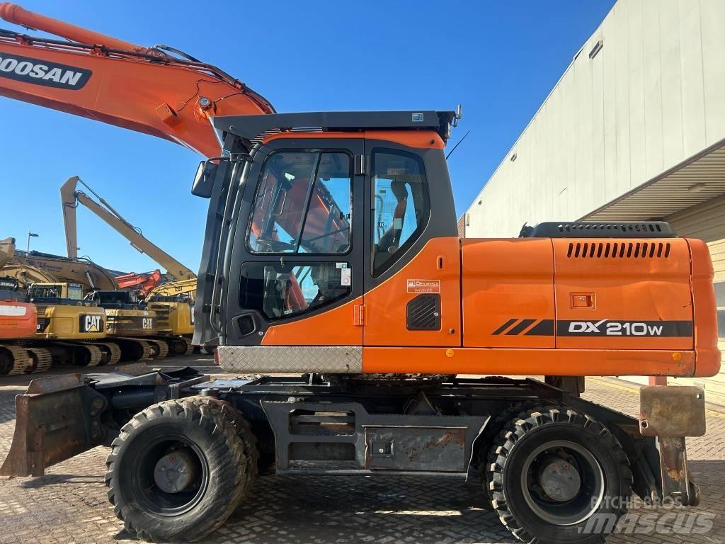 Doosan DX 210 W Koparki kołowe