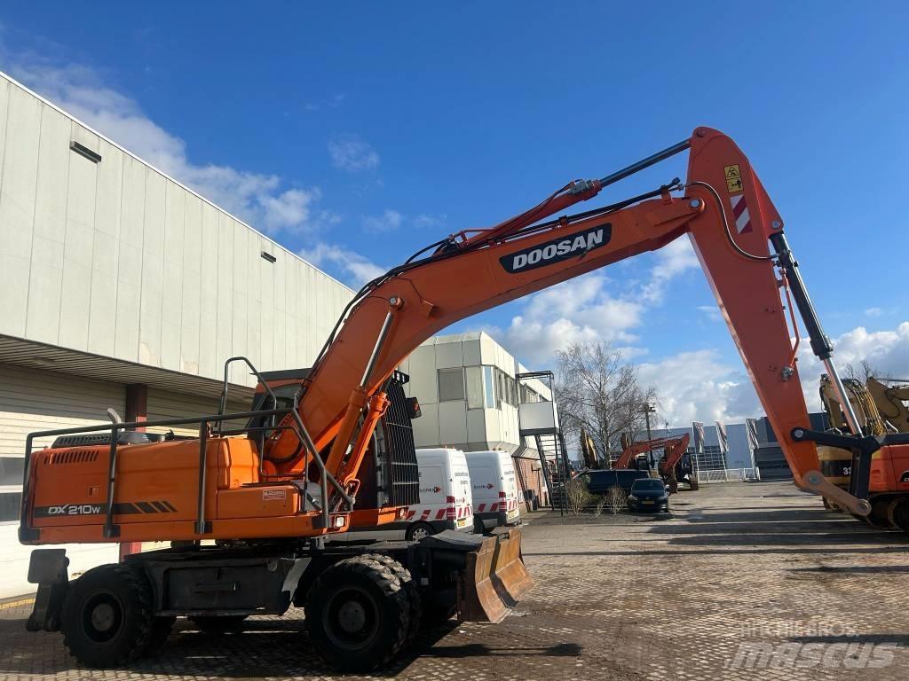 Doosan DX 210 W Koparki kołowe