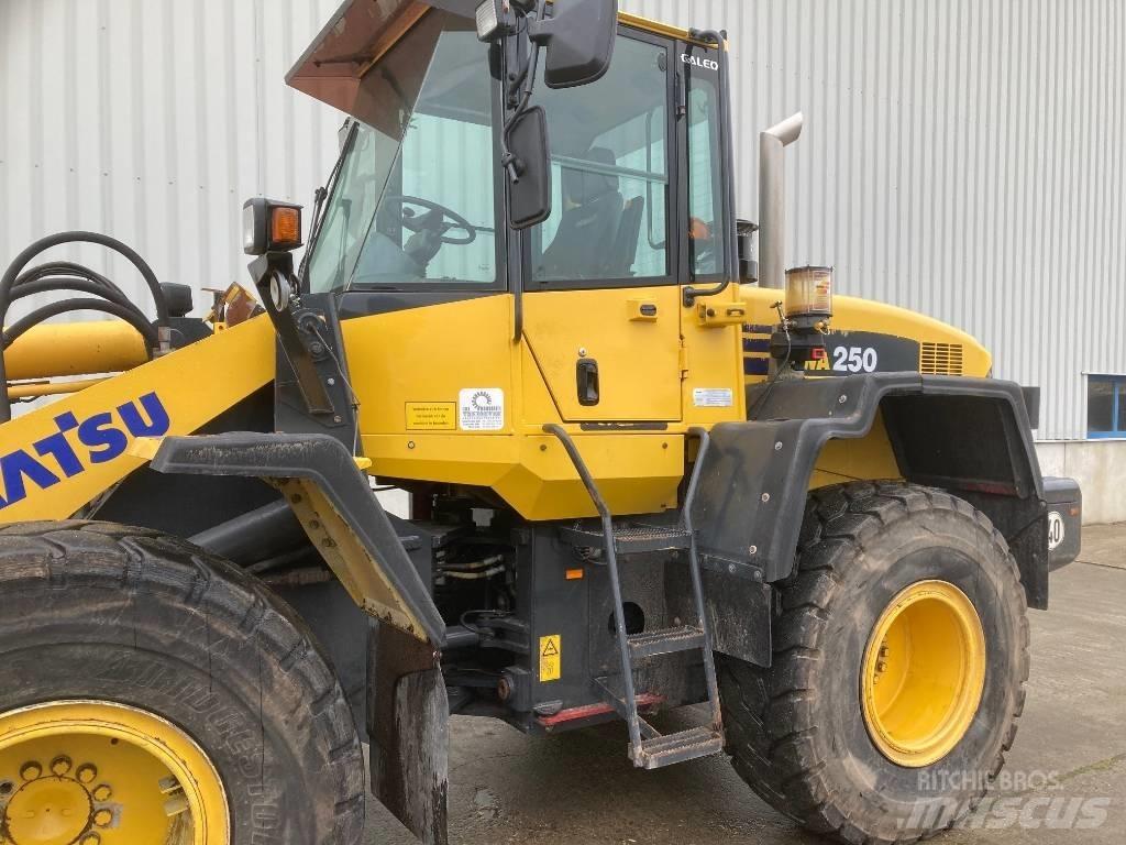Komatsu WA 250 Ładowarki kołowe