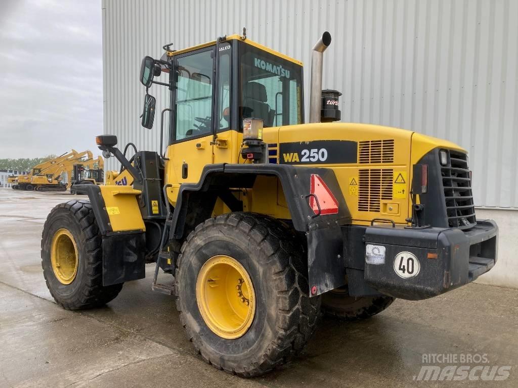 Komatsu WA 250 Ładowarki kołowe