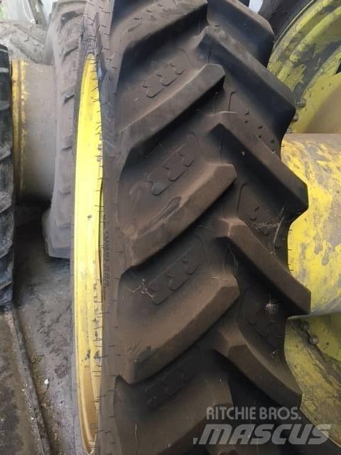 John Deere 6820 Opony, koła i felgi
