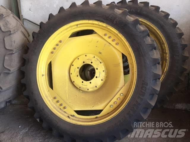 John Deere 6820 Opony, koła i felgi