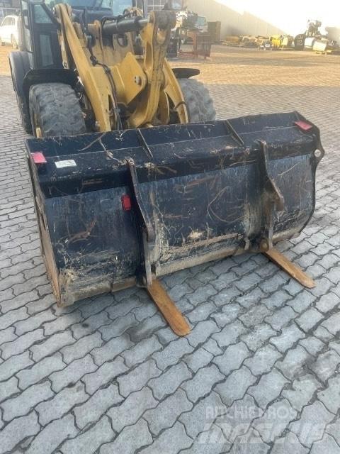CAT 906 Ładowarki kołowe