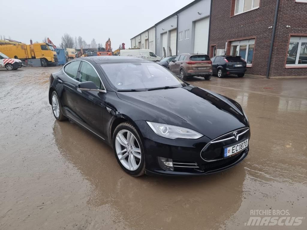 Tesla Model S P85 Samochody osobowe