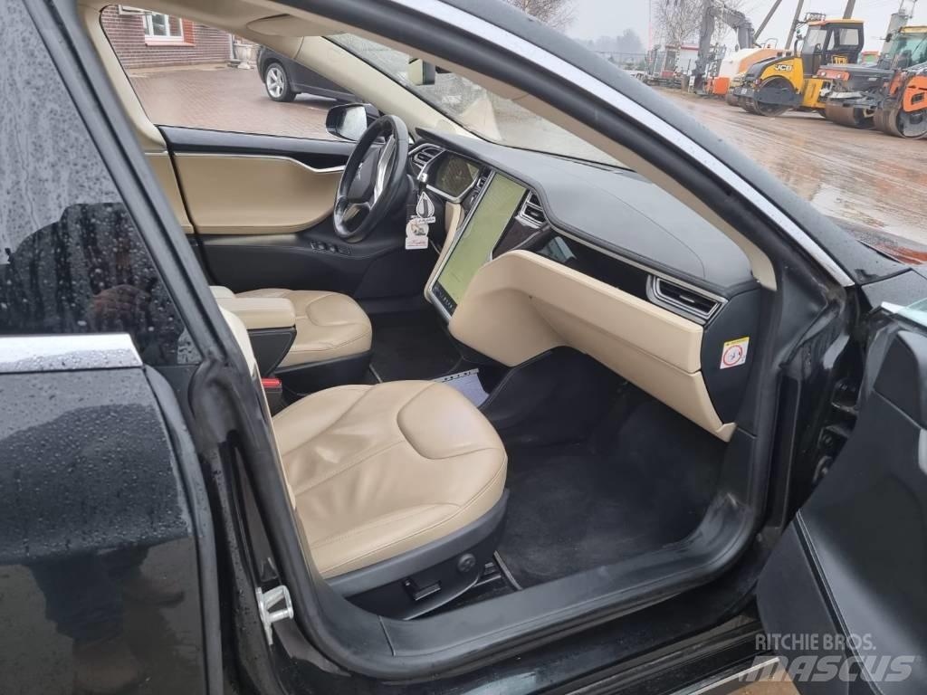 Tesla Model S P85 Samochody osobowe
