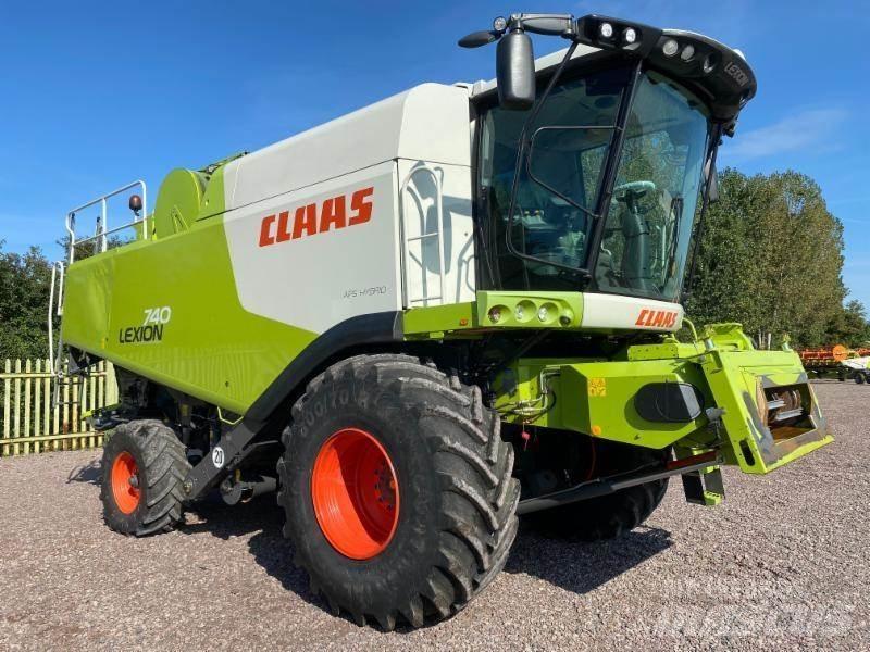 CLAAS LEXION 740 Kombajny zbożowe
