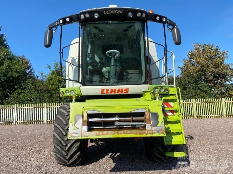 CLAAS LEXION 740 Kombajny zbożowe