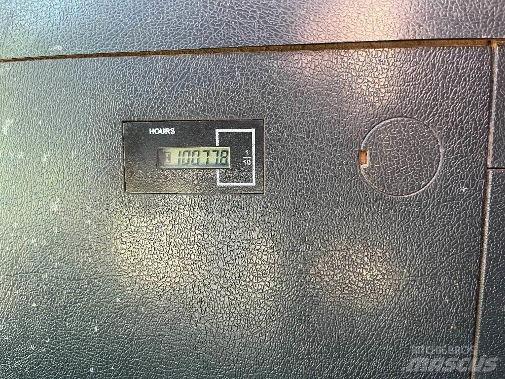 Hyundai HX 180 L Koparki gąsienicowe