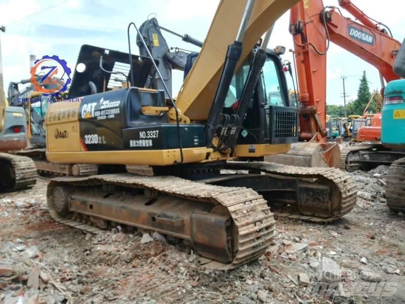 CAT 323 D L Koparki gąsienicowe