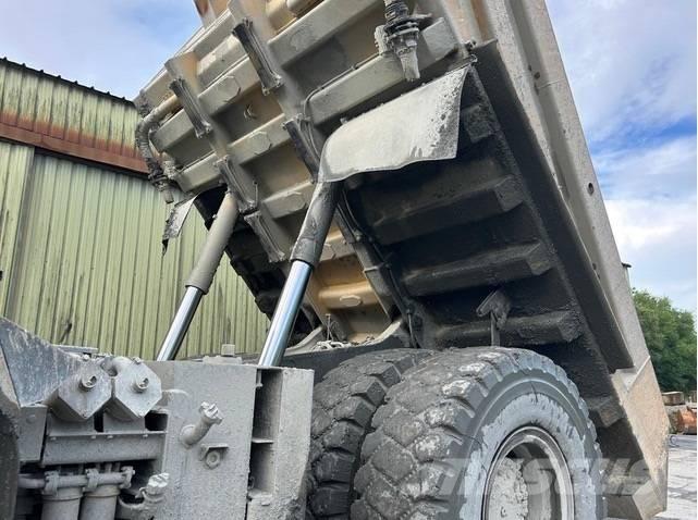 Komatsu HD605-7 Wozidła sztywnoramowe