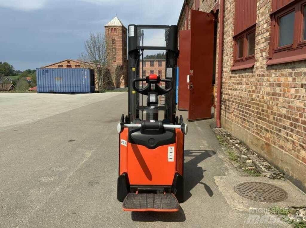 BT SPE 120 L Wózki widłowe unoszące z dyszlem