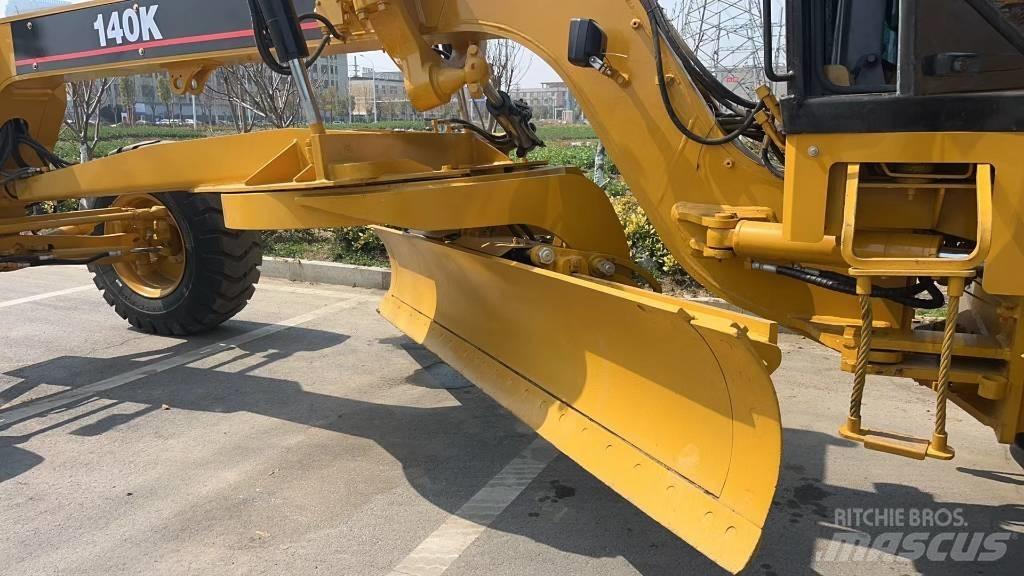CAT 140 K Równiarki