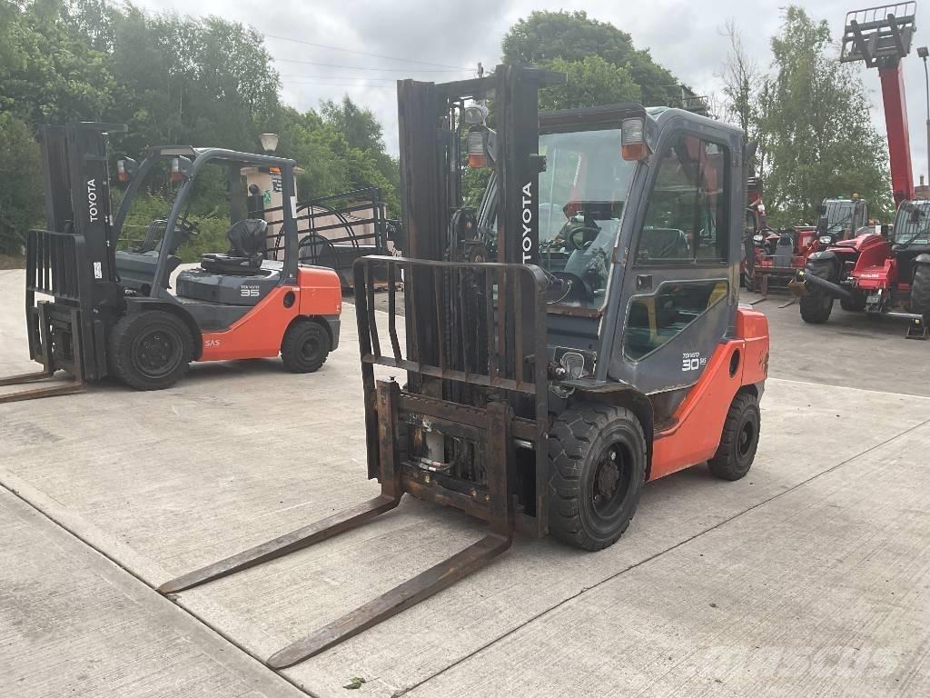Toyota 02-8 FDF 30 Wózki Diesla