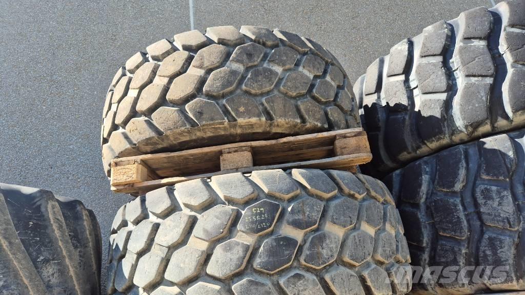 Bridgestone 23.5R25 Opony, koła i felgi