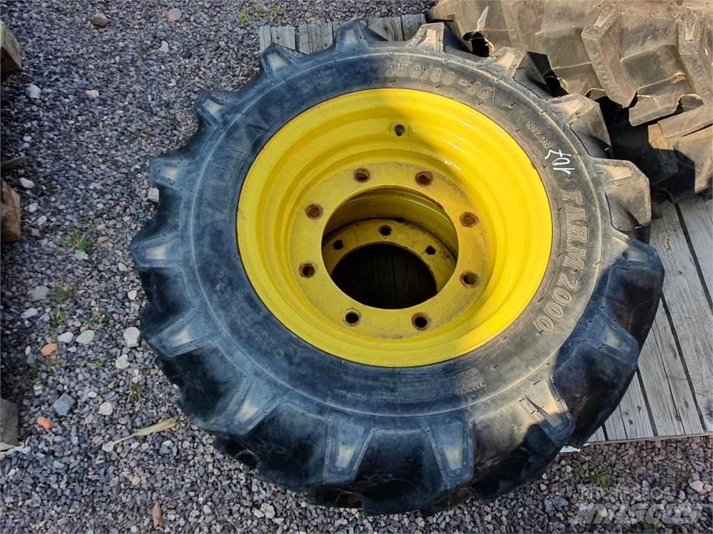 BKT 250/80-16 x2 Opony, koła i felgi