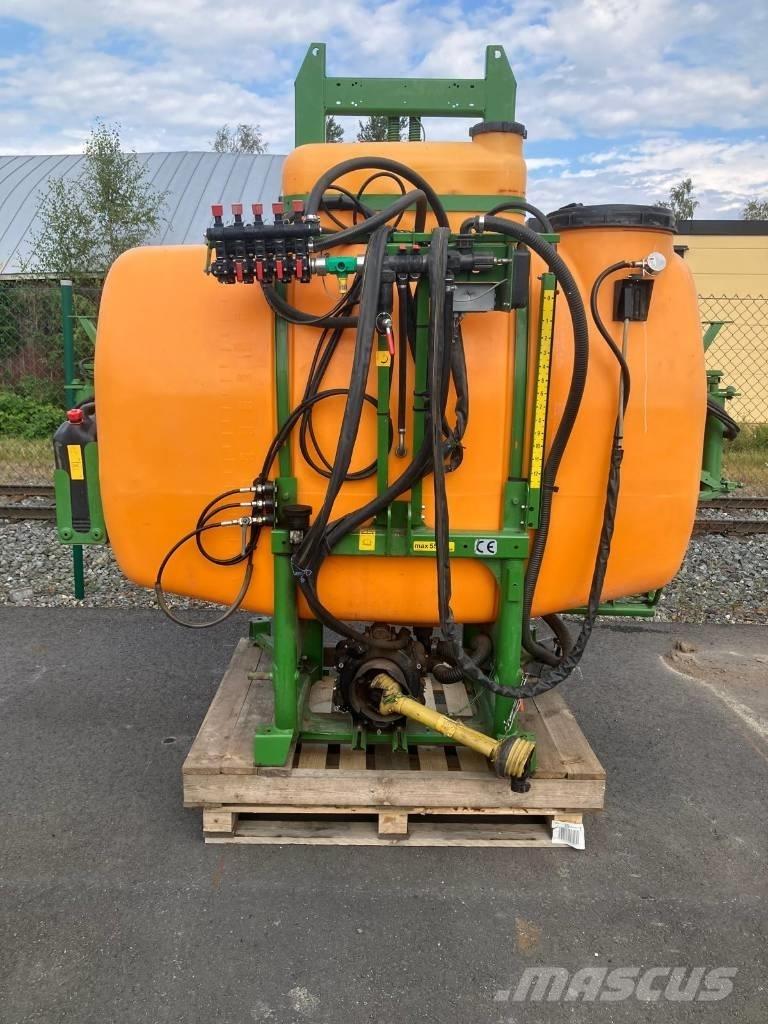 Amazone UF 1200 Zamontowane opryskiwacze