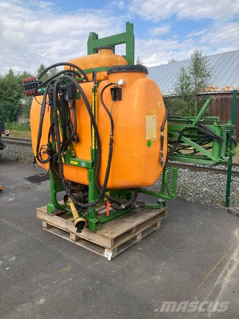 Amazone UF 1200 Zamontowane opryskiwacze
