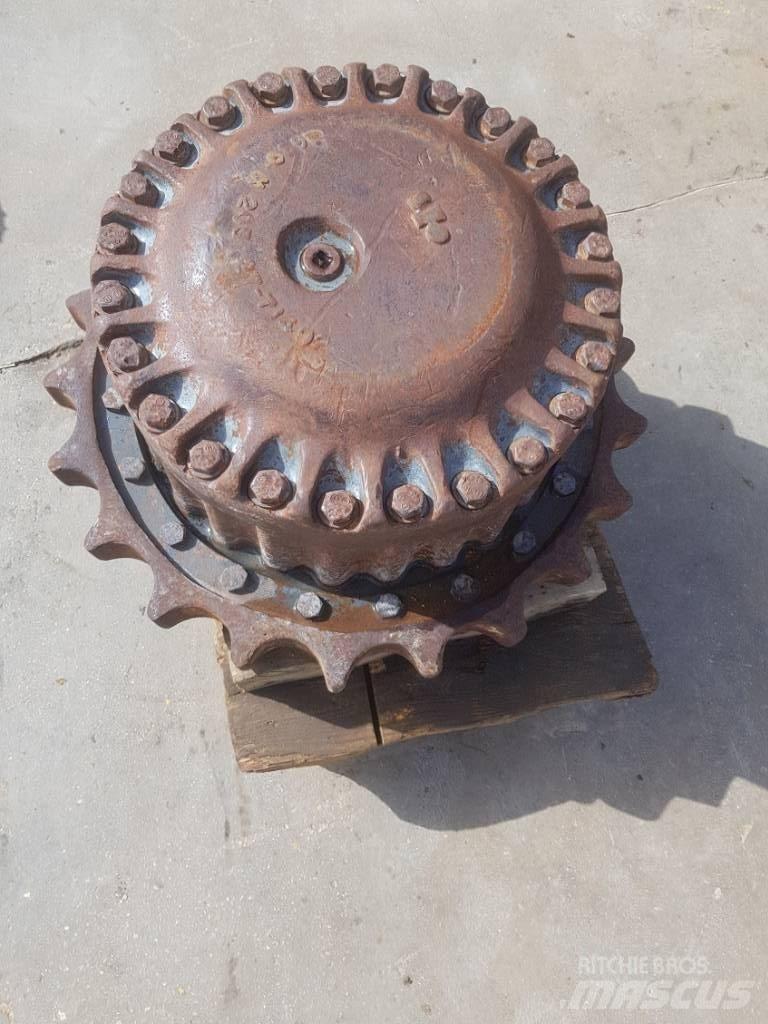 Komatsu PC210-3 Gąsienice, łańcuchy i podwozia