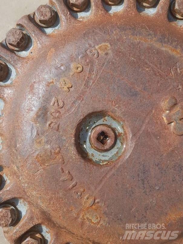 Komatsu PC210-3 Gąsienice, łańcuchy i podwozia