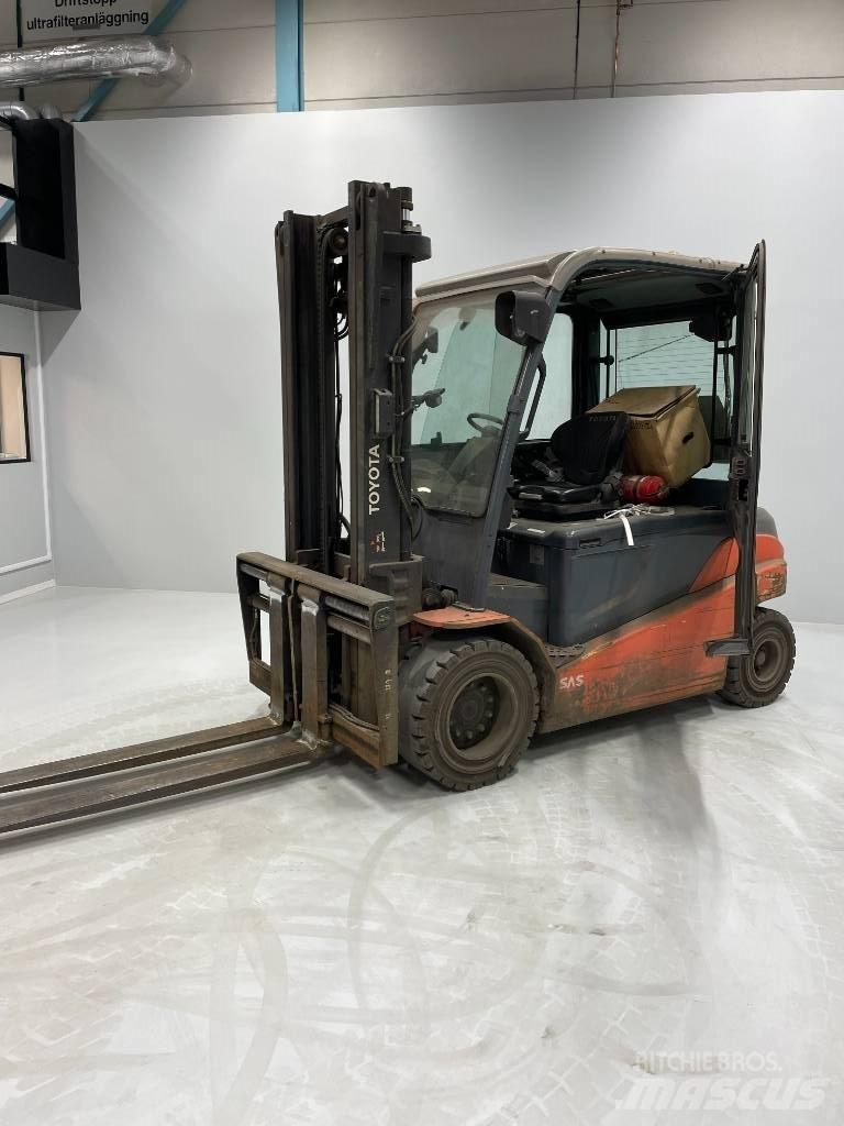 Toyota 8FBMT50 Wózki elektryczne