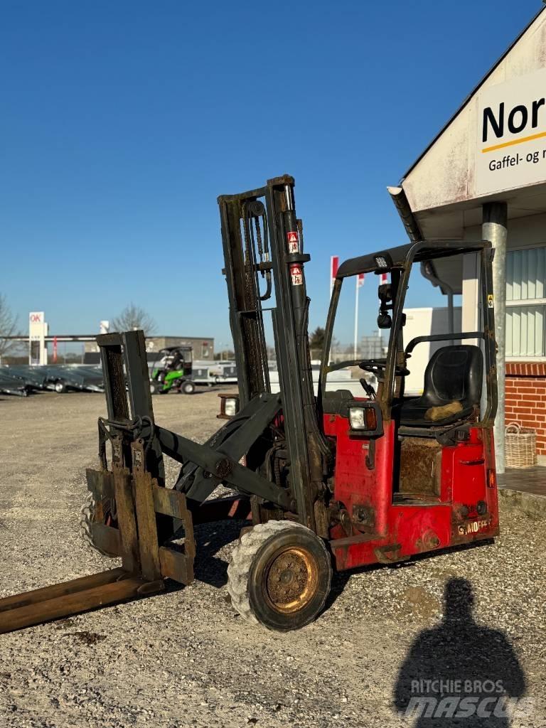 Moffett M4 25.3 Wózki Diesla