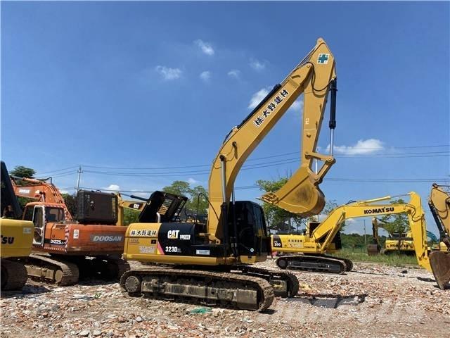 CAT 323D Koparki gąsienicowe
