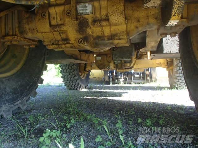 DEERE 410J Koparko-ładowarki