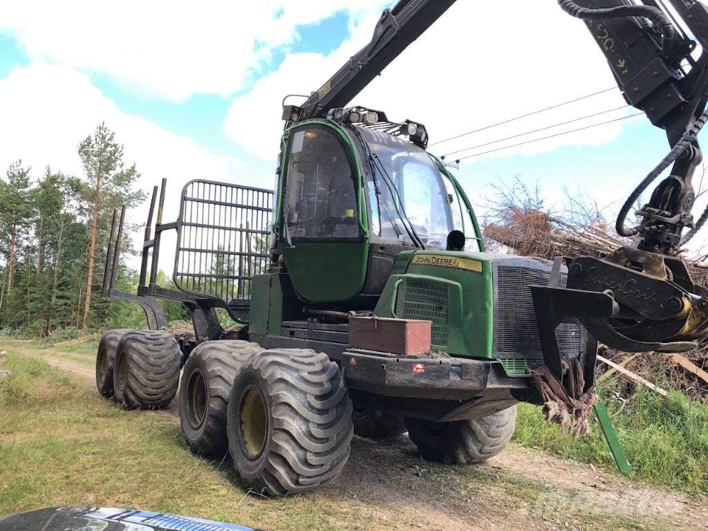 John Deere 810 E Forwardery