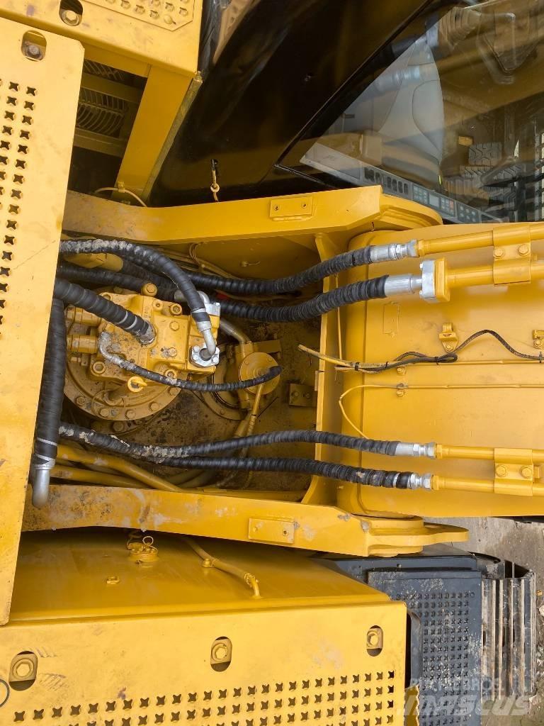 CAT 330 D Koparki gąsienicowe