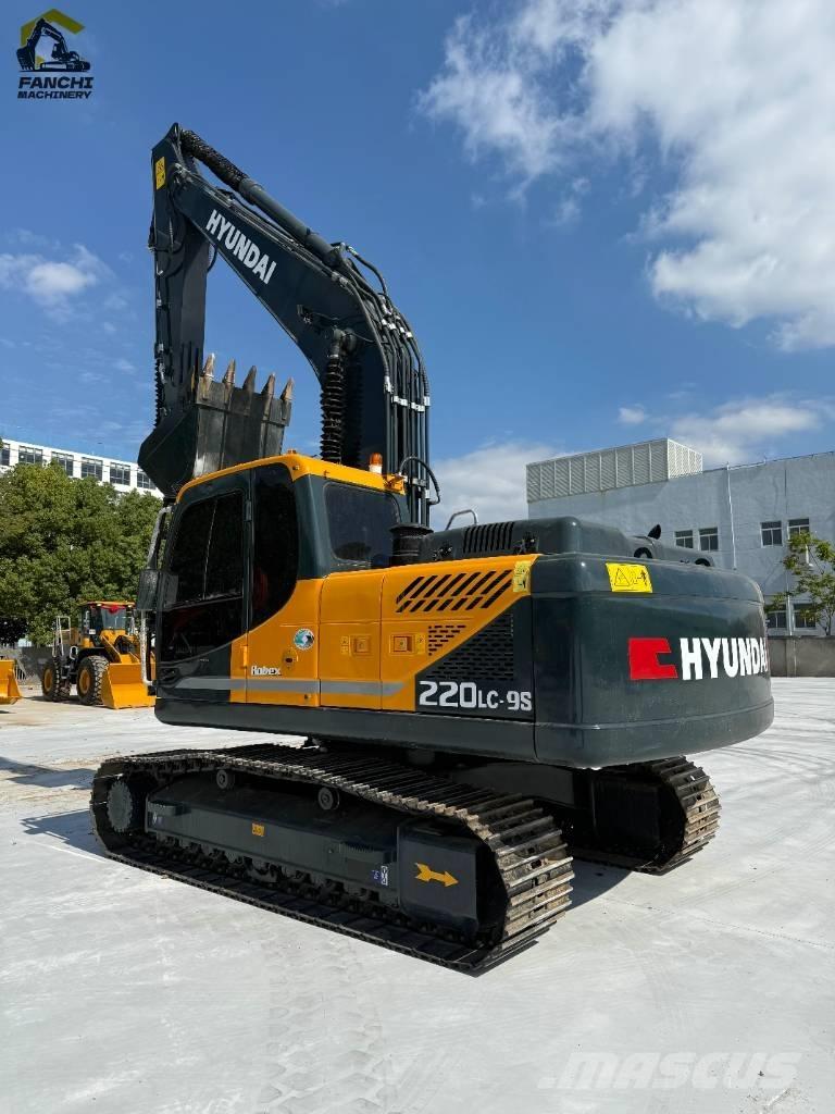 Hyundai 220 Midikoparki  7t - 12t