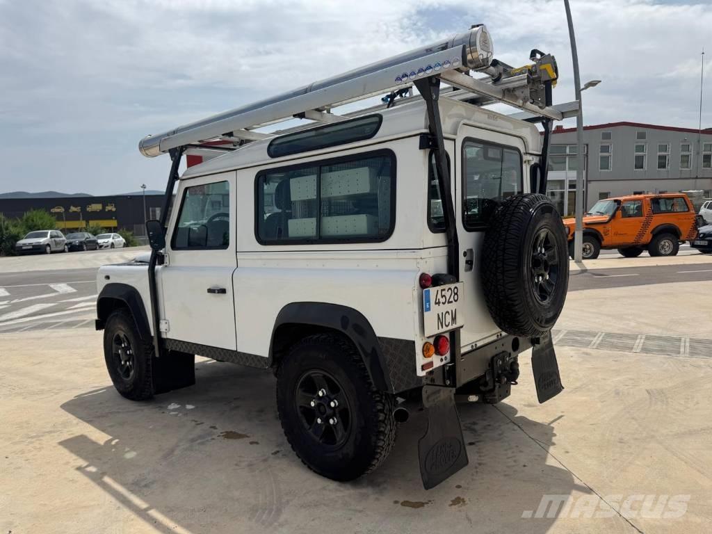 Land Rover Defender Samochody osobowe