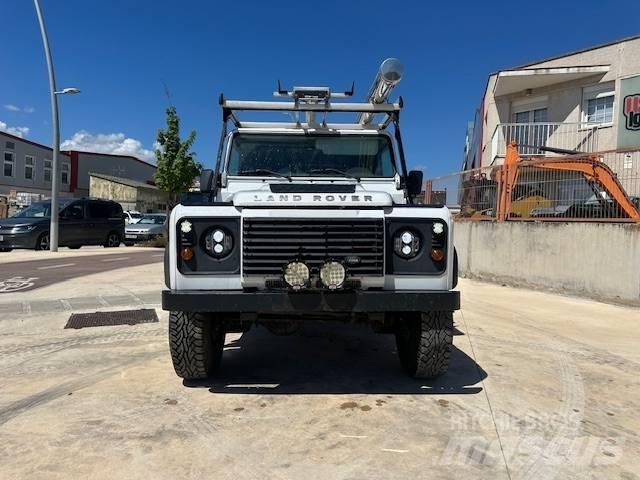 Land Rover Defender Samochody osobowe