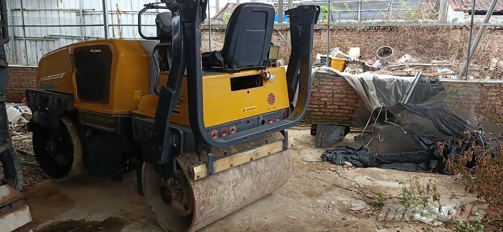 戴勒派克  DYNAPAC1250 Walce dwubębnowe