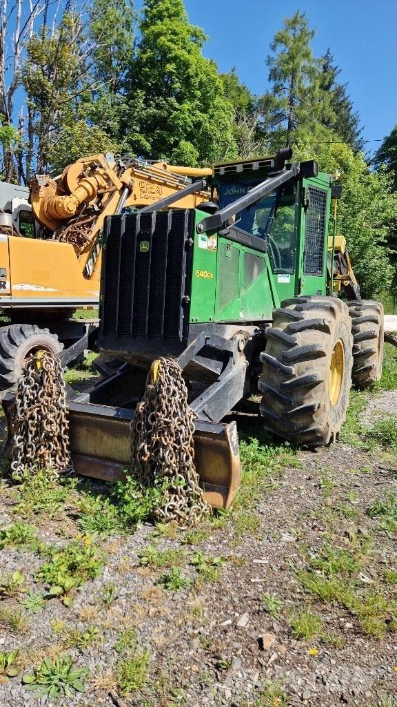 John Deere 640 G III Skidery