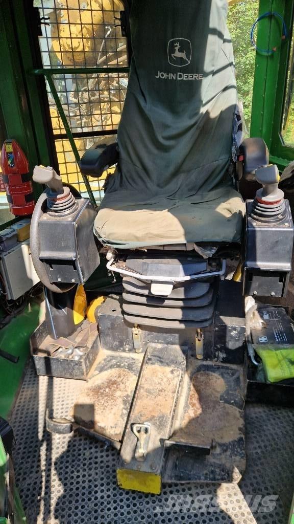 John Deere 640 G III Skidery