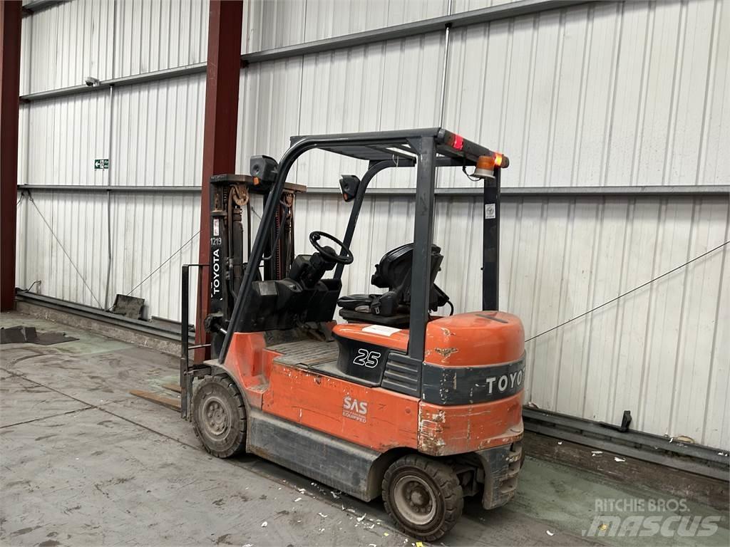 Toyota 7FBMF25 Wózki elektryczne