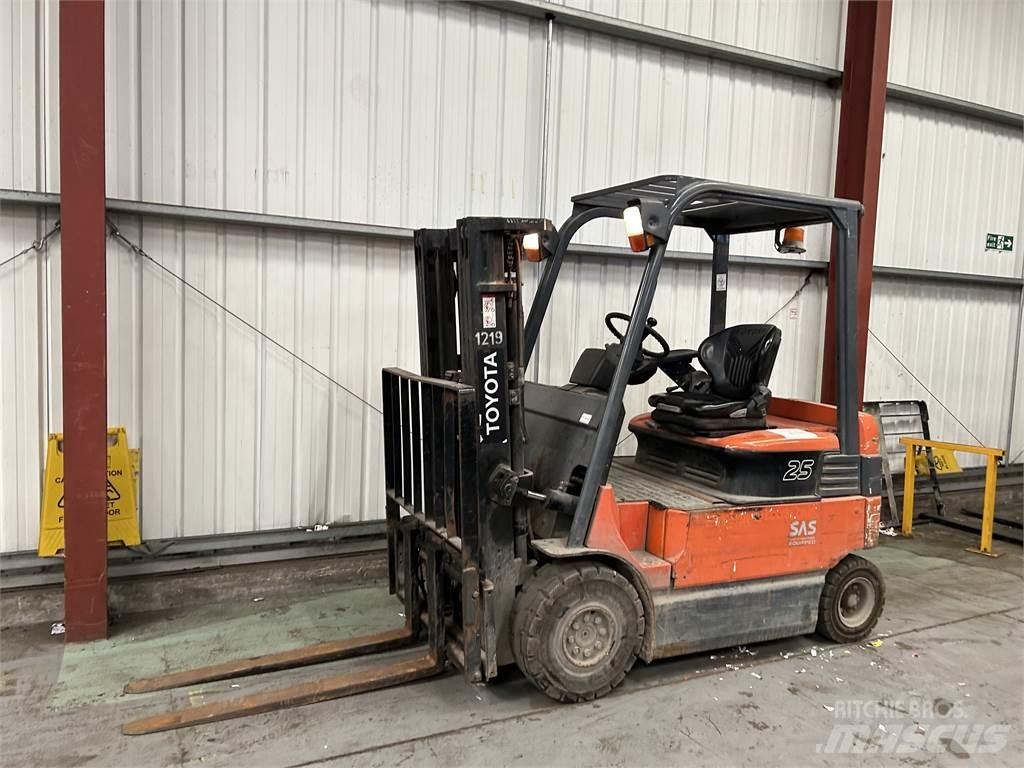 Toyota 7FBMF25 Wózki elektryczne
