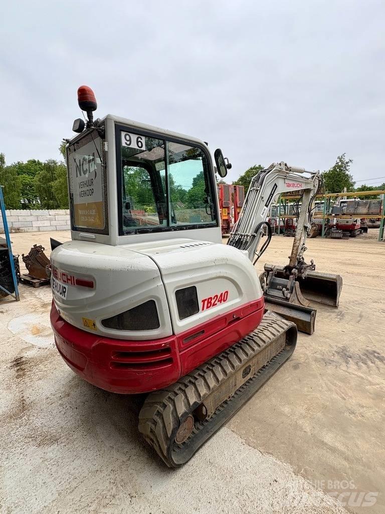 Takeuchi TB 240 Minikoparki