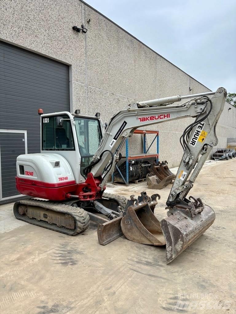 Takeuchi TB 240 Minikoparki