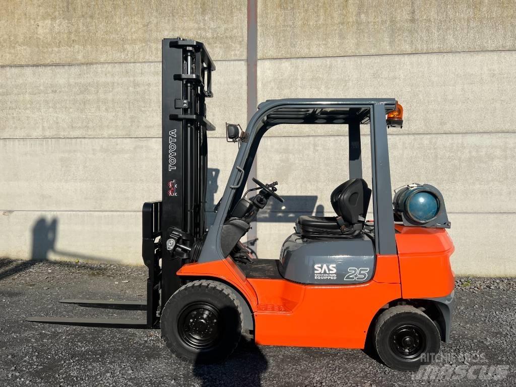 Toyota 42-7FGF25 Wózki LPG