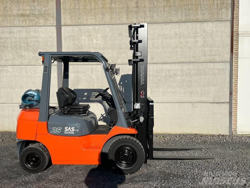 Toyota 42-7FGF25 Wózki LPG