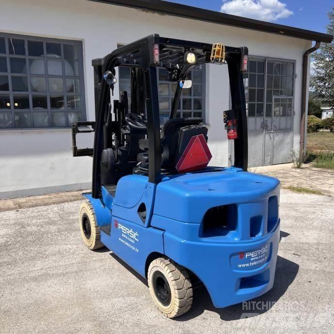 Yale GDP25LX Wózki Diesla