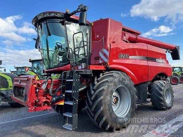 Case IH AF 8240 Kombajny zbożowe