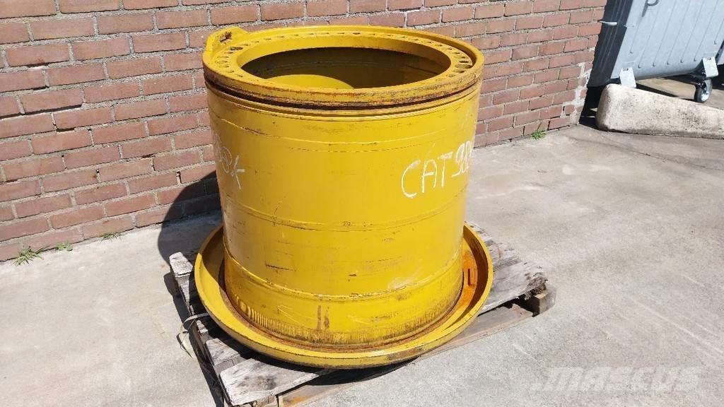 CAT 988 rim Opony, koła i felgi
