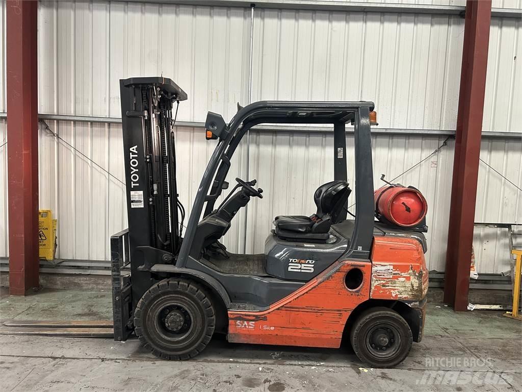 Toyota 02-8FGF25 Wózki LPG